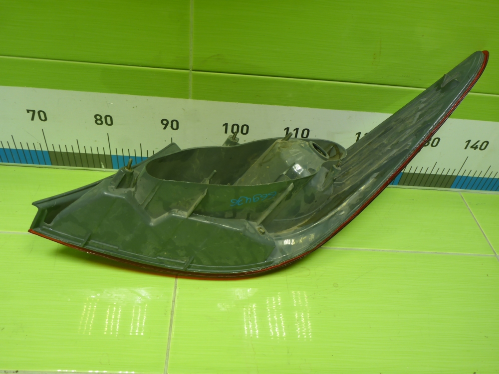 Фонарь задний наружный левый