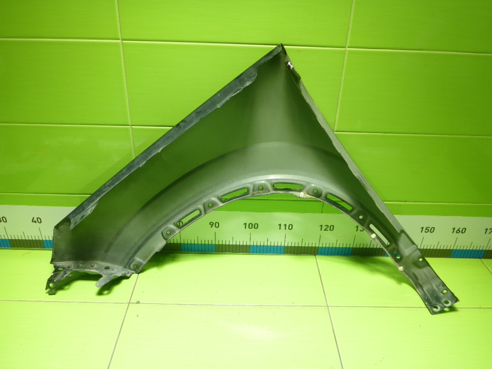 Крыло переднее правое