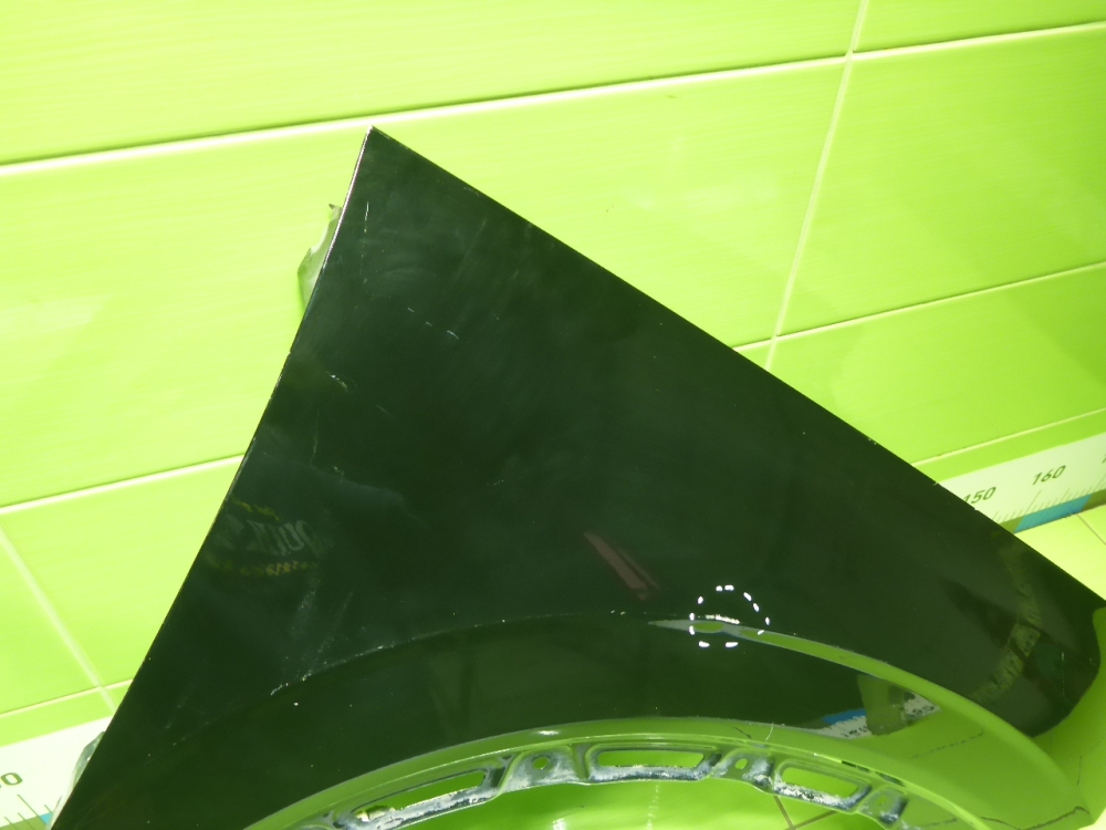 Крыло переднее правое