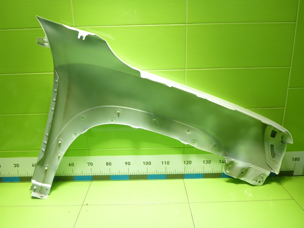 Крыло переднее левое