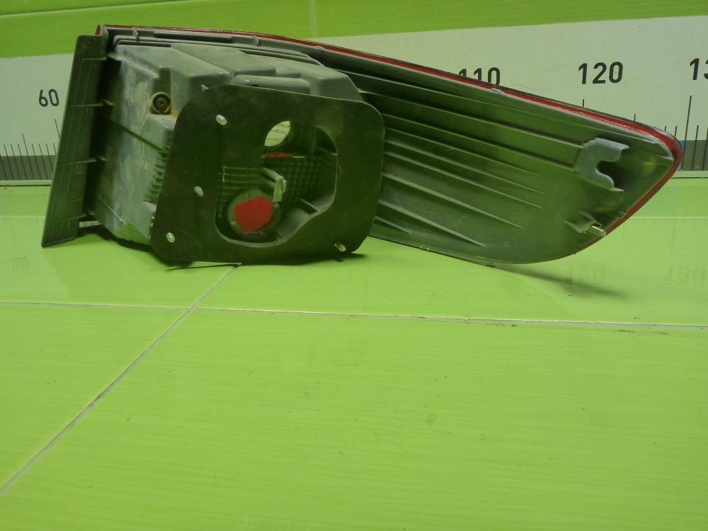 Фонарь задний наружный левый