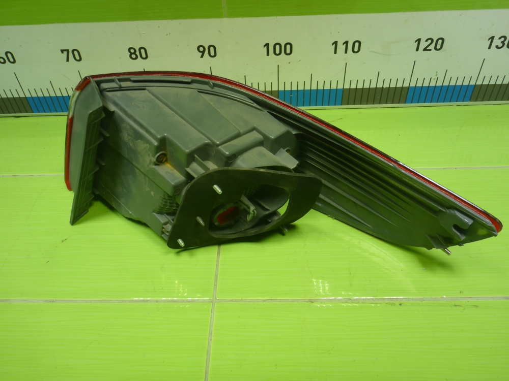 Фонарь задний наружный левый