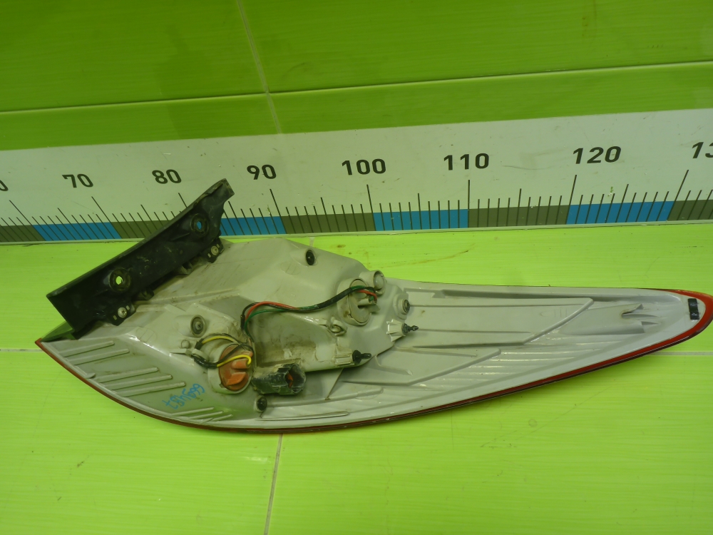 Фонарь задний наружный левый