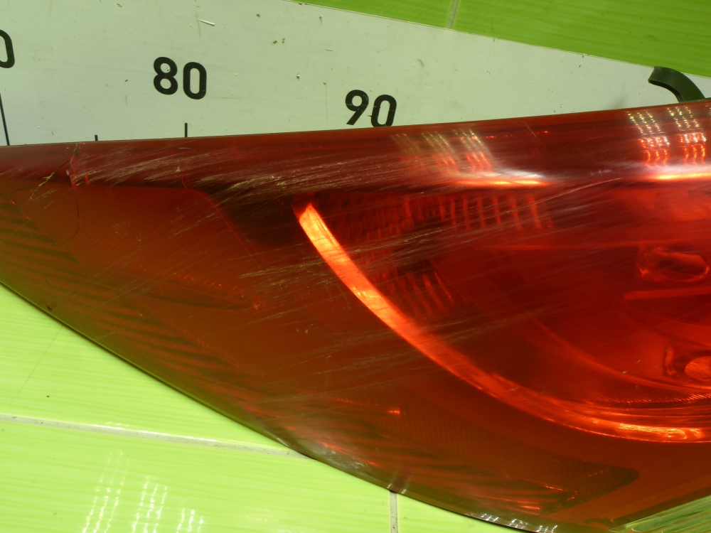 Фонарь задний наружный левый