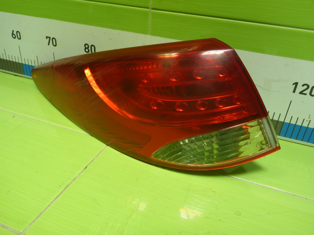 Фонарь задний наружный левый