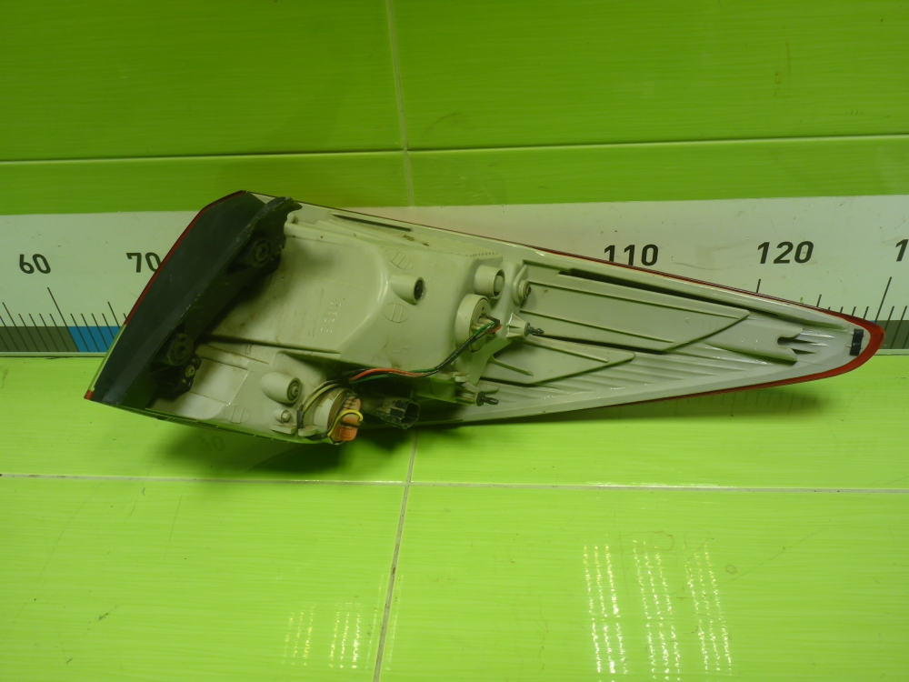 Фонарь задний наружный левый