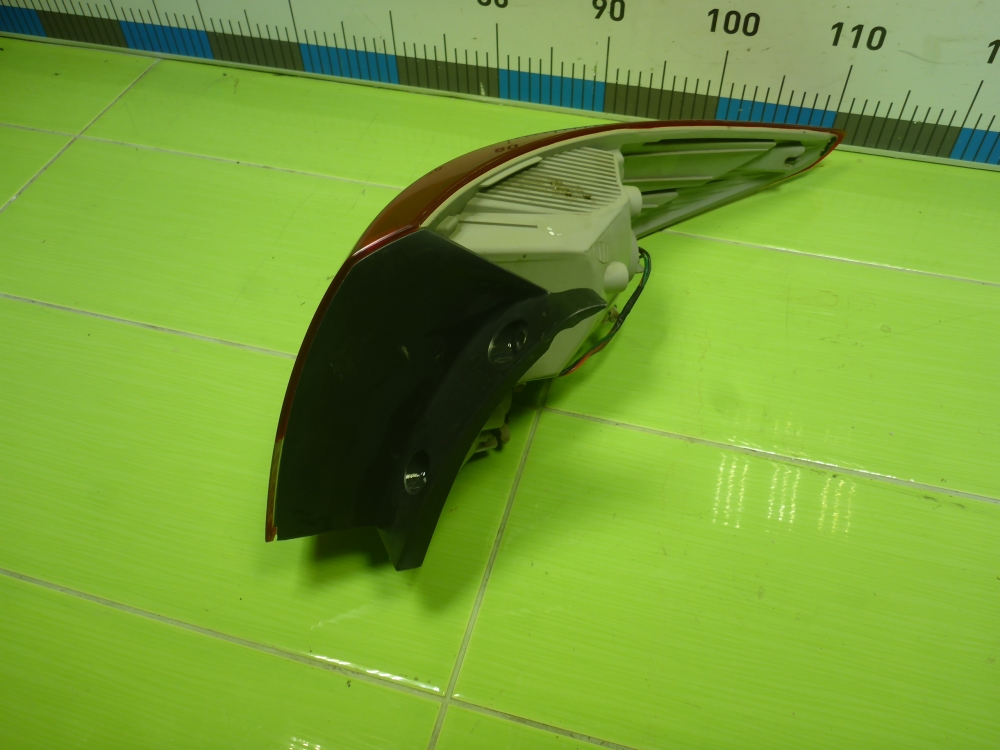 Фонарь задний наружный левый