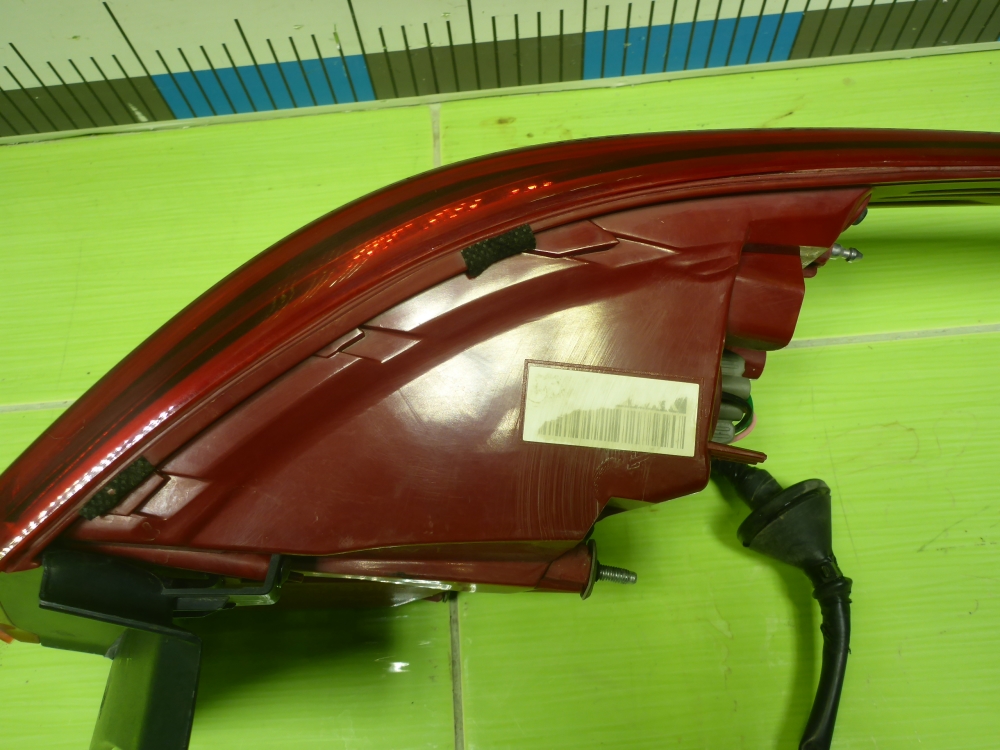 Фонарь задний наружный левый