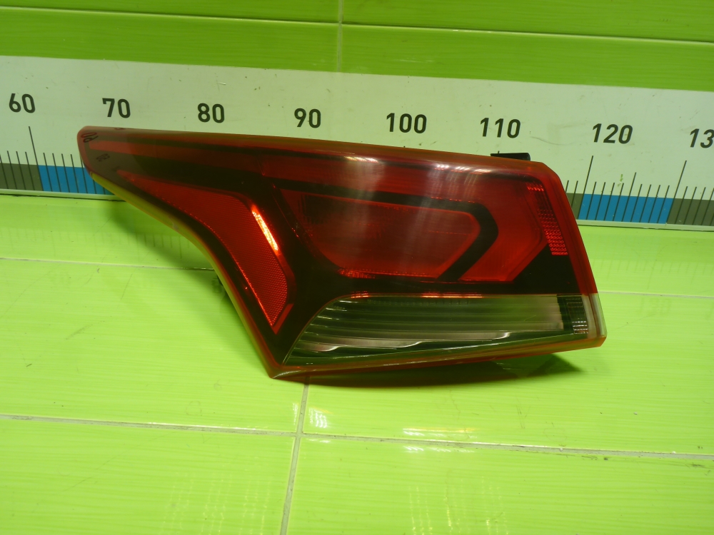 Фонарь задний наружный левый