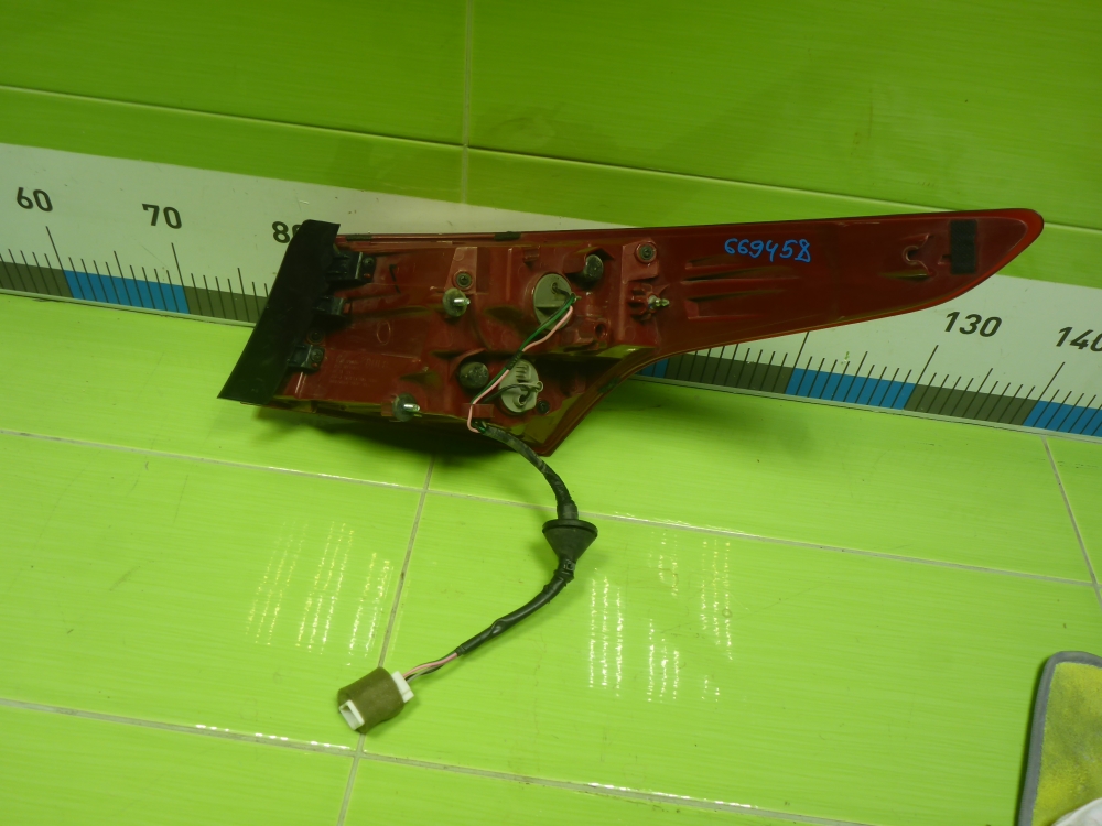 Фонарь задний наружный левый