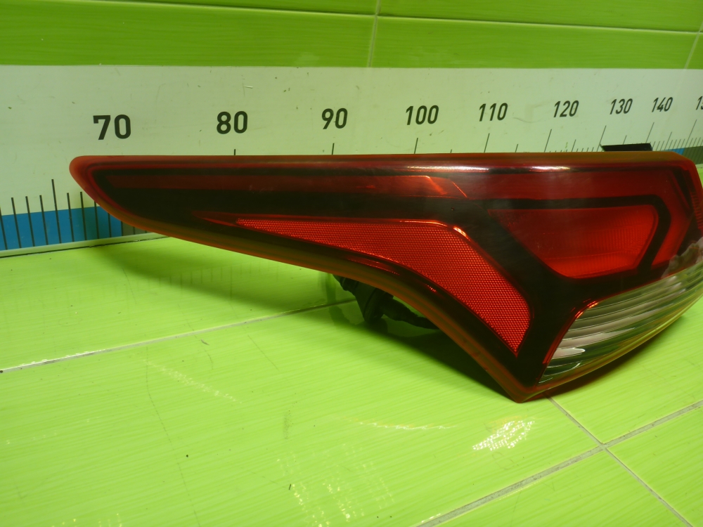 Фонарь задний наружный левый