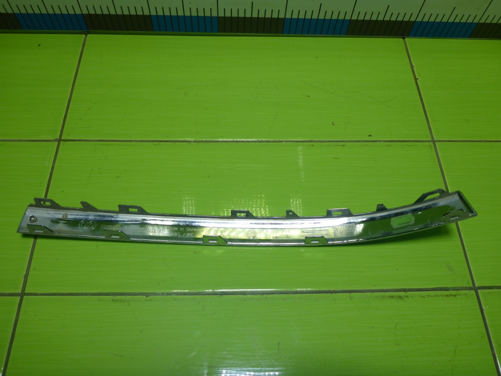 Накладка переднего бампера левая