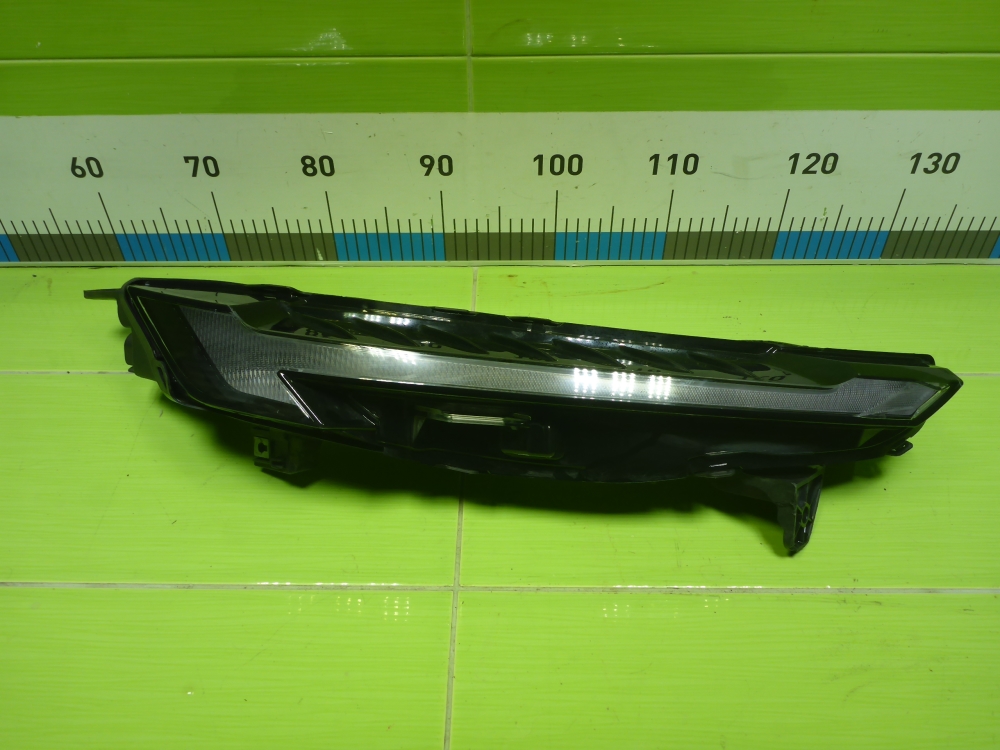 Фара дневного света правая (ходовые огни)