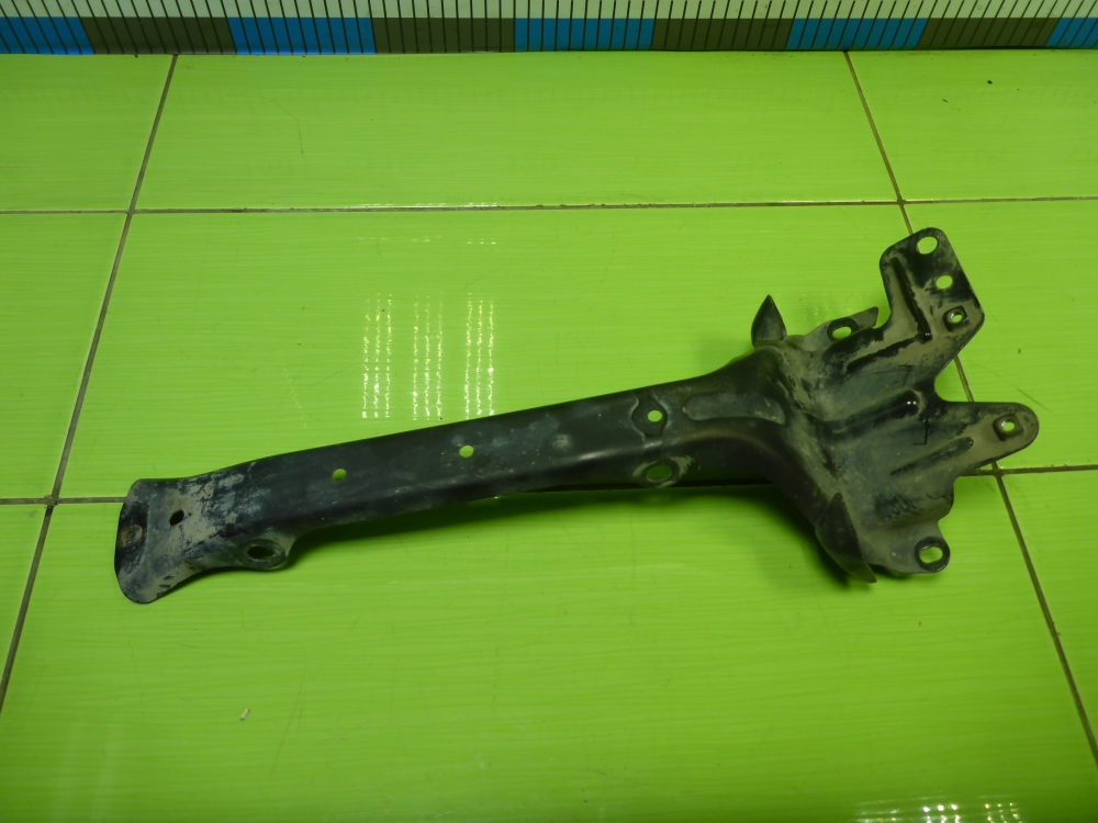 Кронштейн передней панели