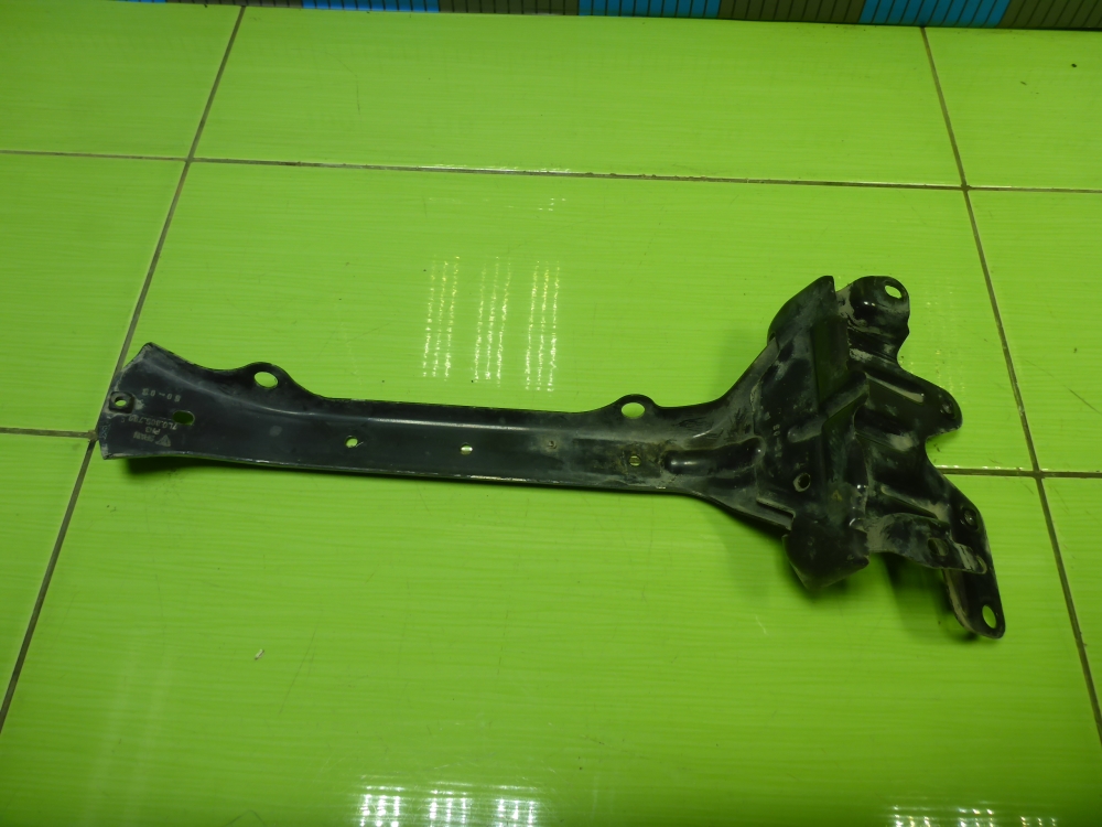 Кронштейн передней панели