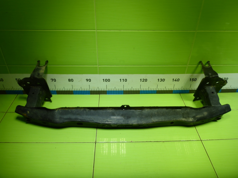 Усилитель переднего бампера