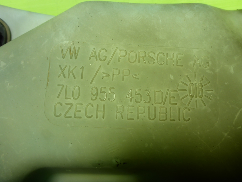 Бачок омывателя лобового стекла