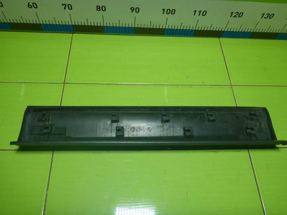 Накладка двери задней правой