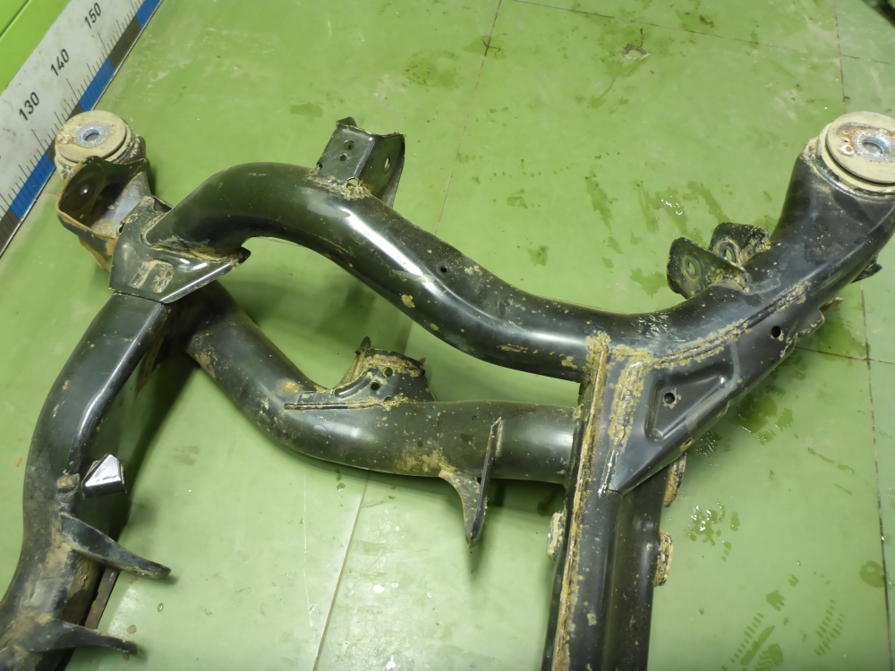 Балка задняя