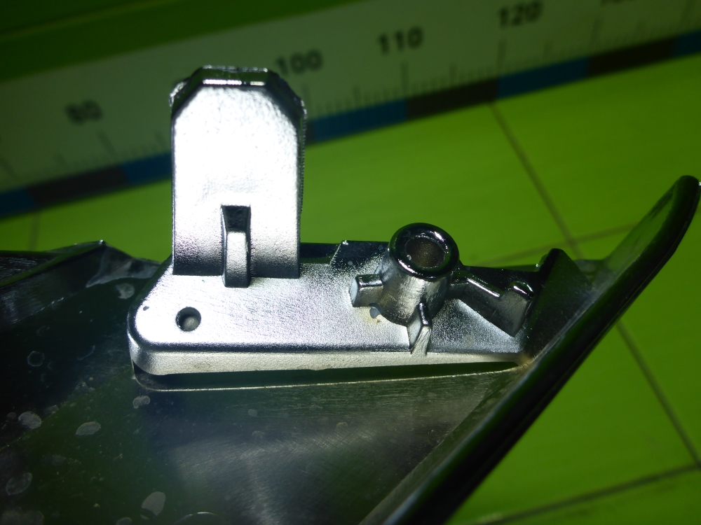 Накладка переднего бампера левая