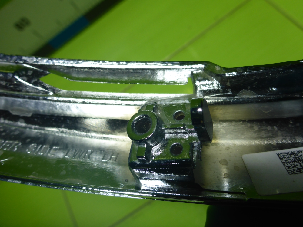 Накладка переднего бампера левая