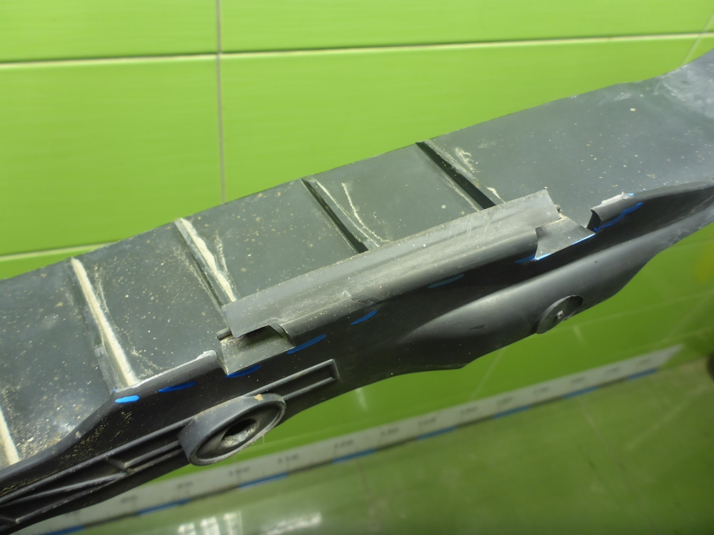 Кронштейн заднего бампера