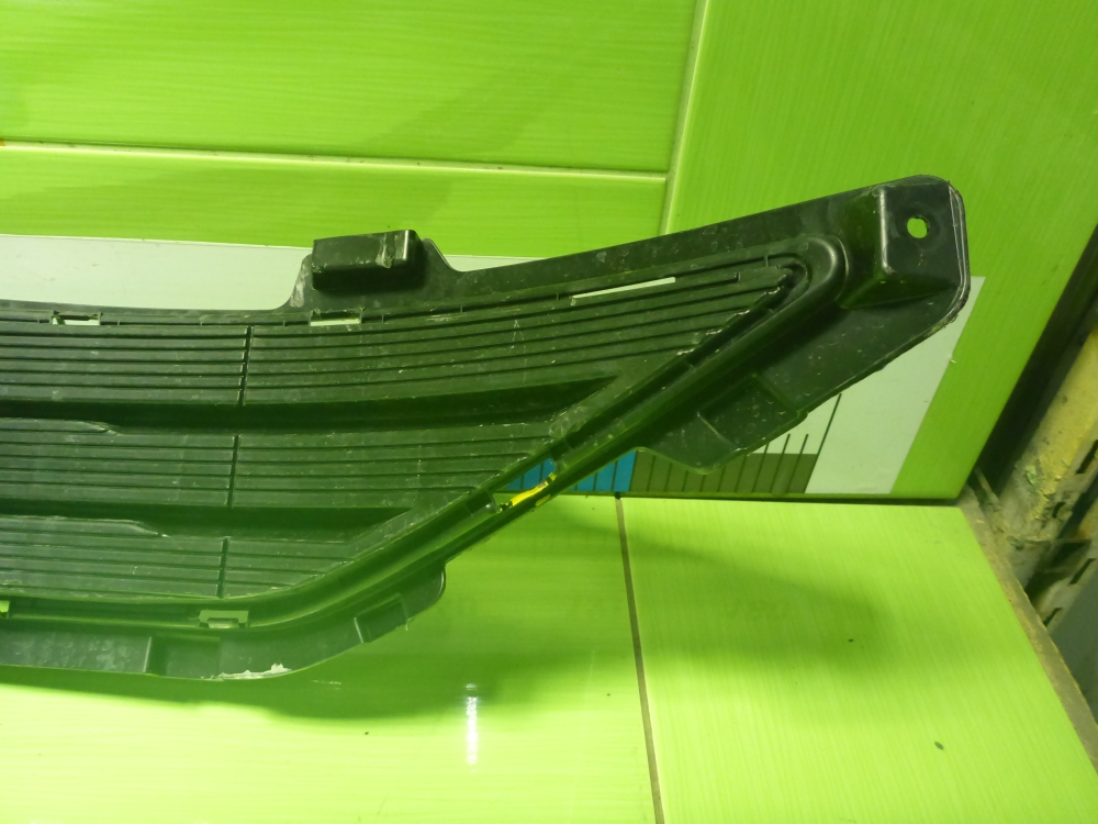 Решетка в бампер центральная