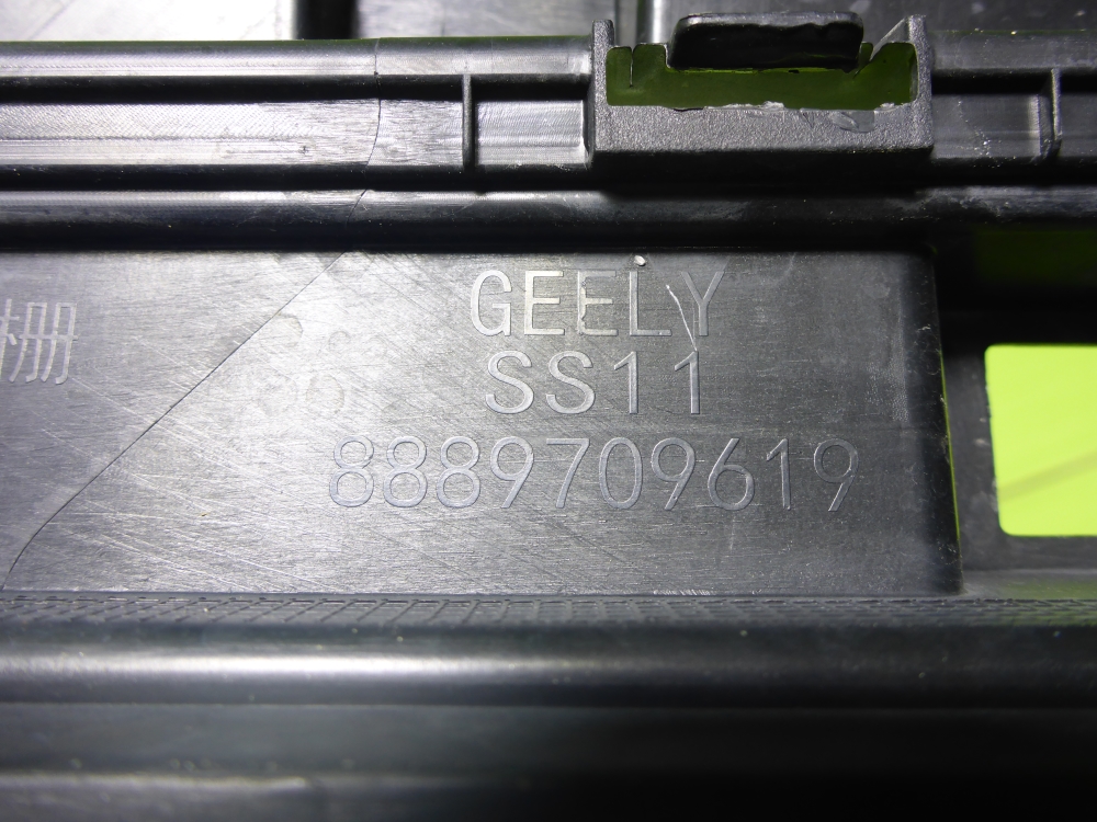 Решетка в бампер центральная