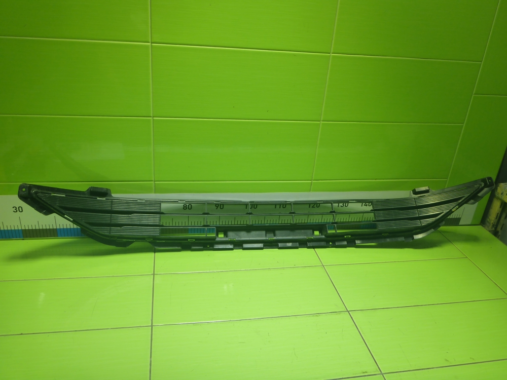 Решетка в бампер центральная