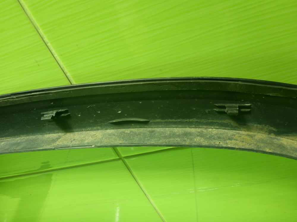 Накладка переднего крыла левого