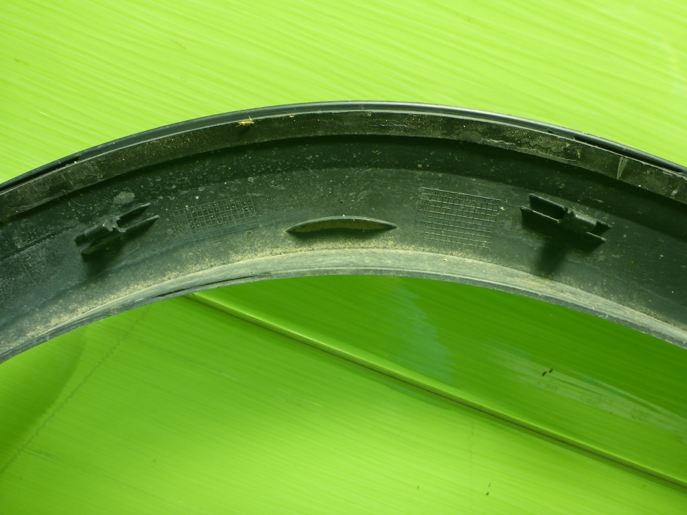 Накладка переднего крыла левого