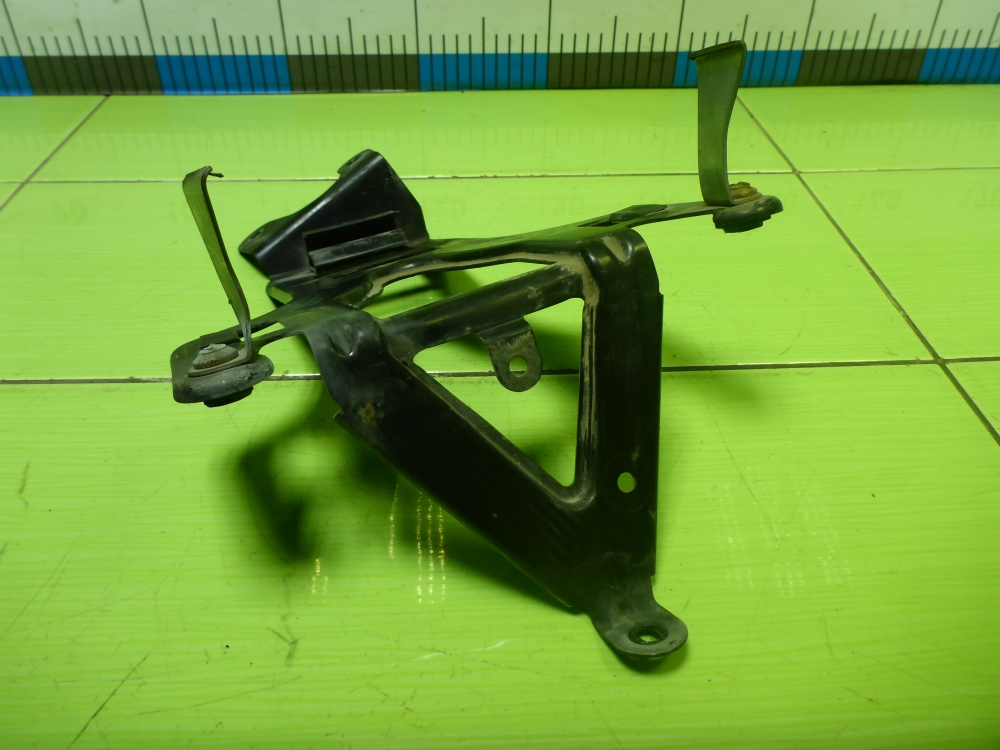 Кронштейн блока управления двигателем