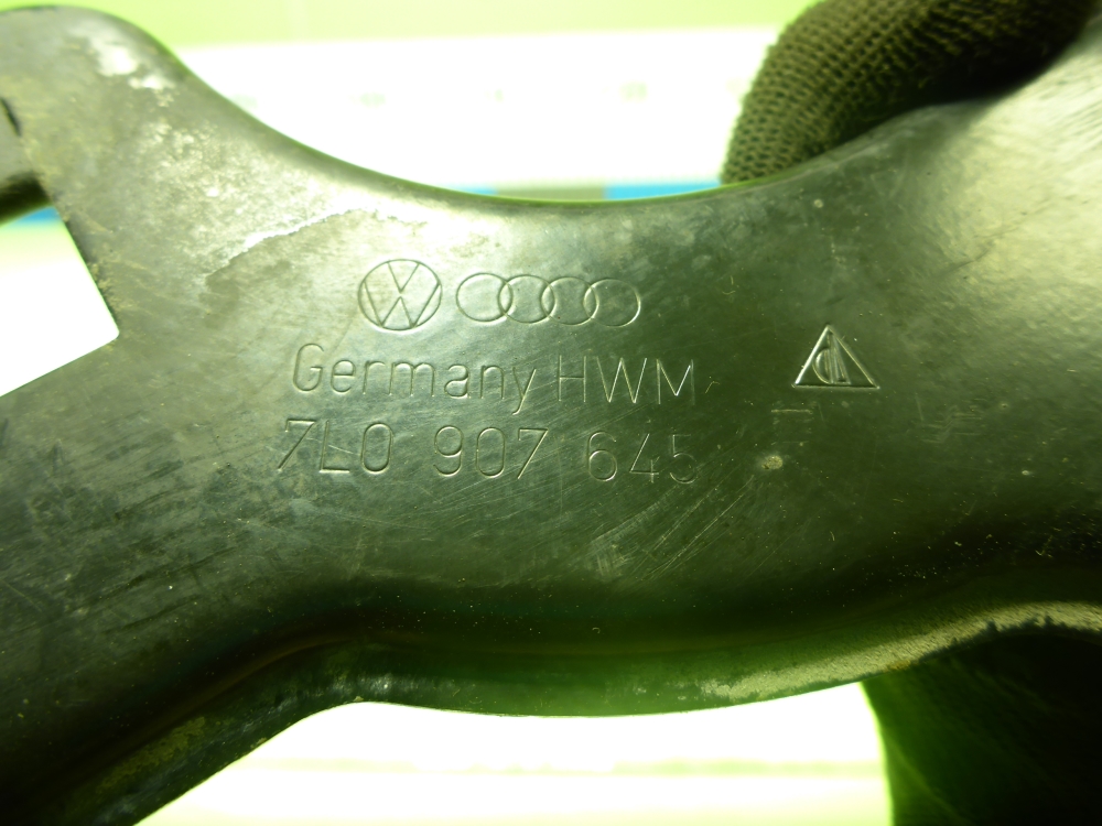 Кронштейн блока управления двигателем