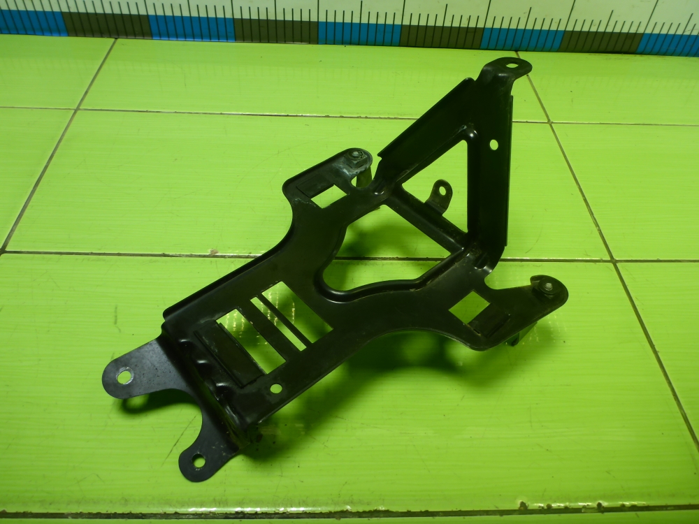 Кронштейн блока управления двигателем