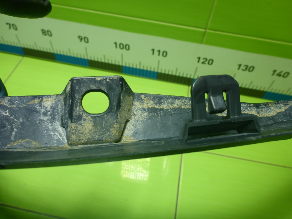 Накладка заднего крыла левого