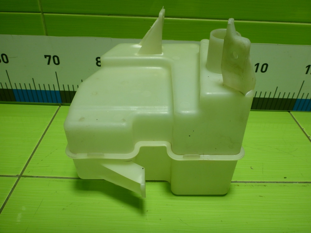 Бачок омывателя лобового стекла