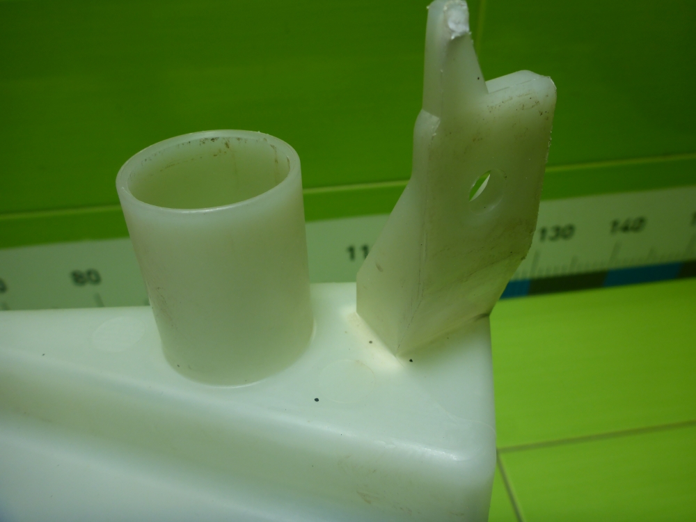 Бачок омывателя лобового стекла