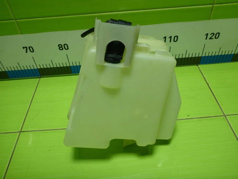 Бачок омывателя лобового стекла