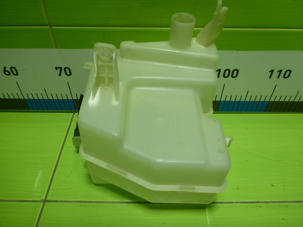 Бачок омывателя лобового стекла