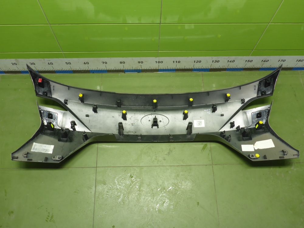 Накладка двери багажника