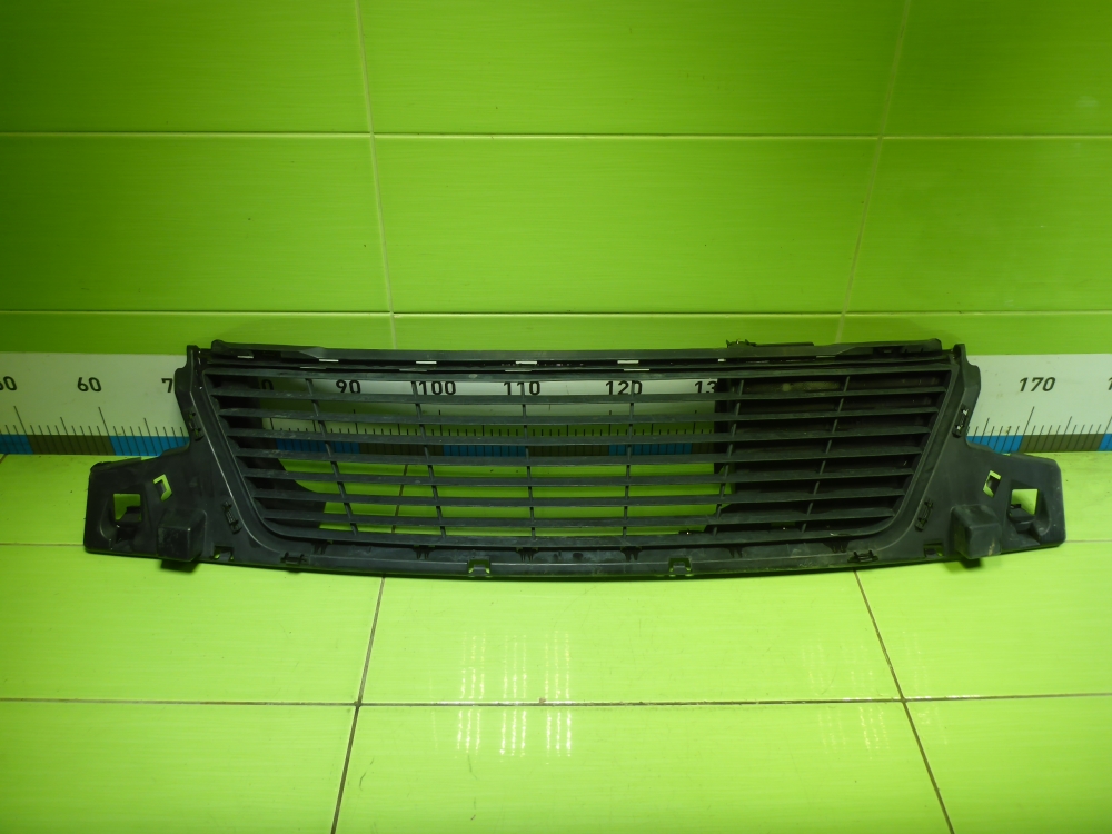 Решетка в бампер центральная