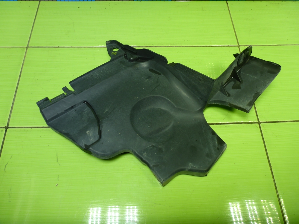 Пыльник двигателя боковой правый