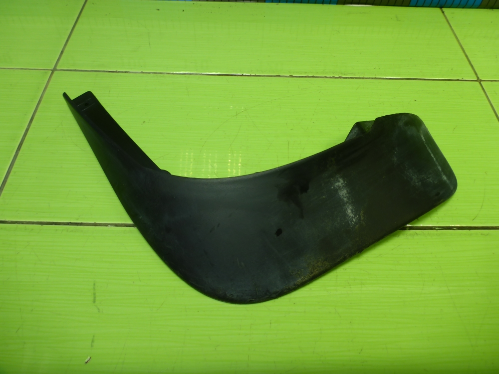 Брызговик задний левый