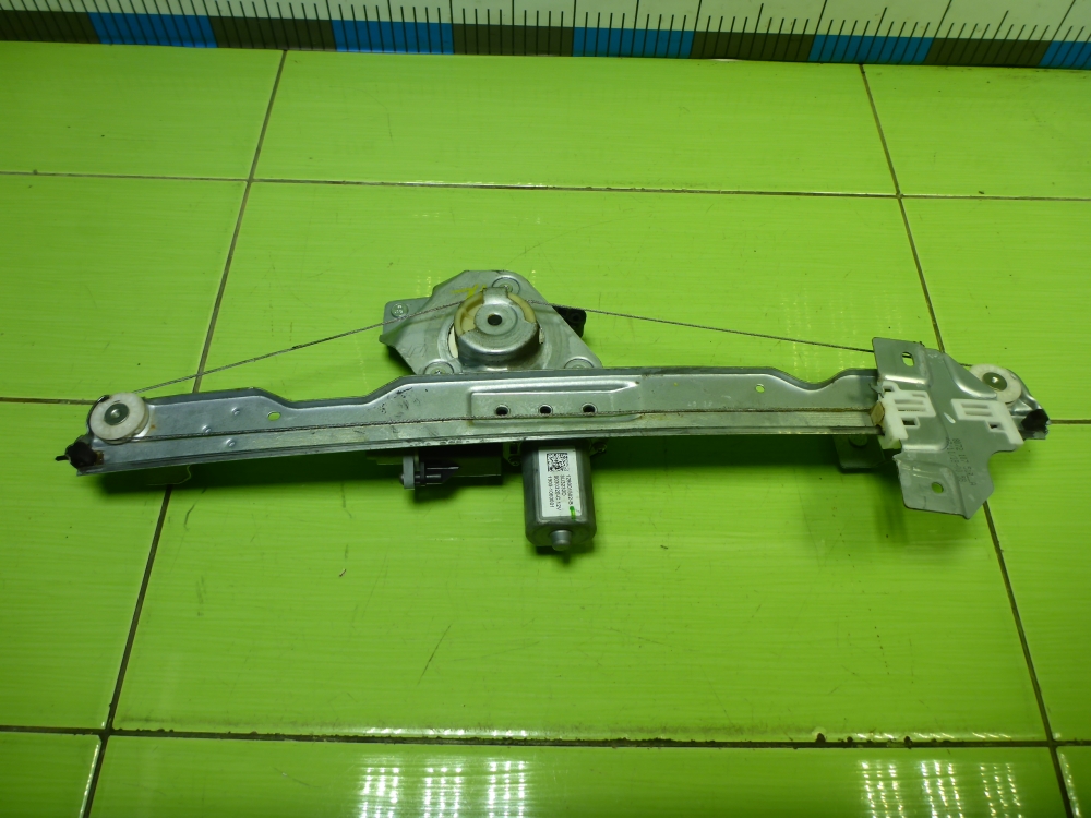 Стеклоподъемник электр. передний левый