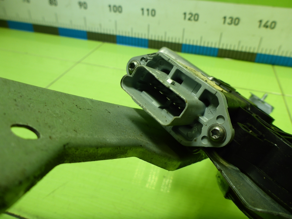 Стеклоподъемник электр. передний левый