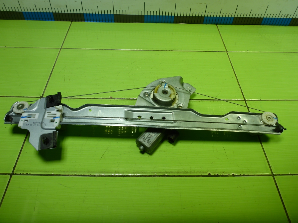 Стеклоподъемник электр. передний правый