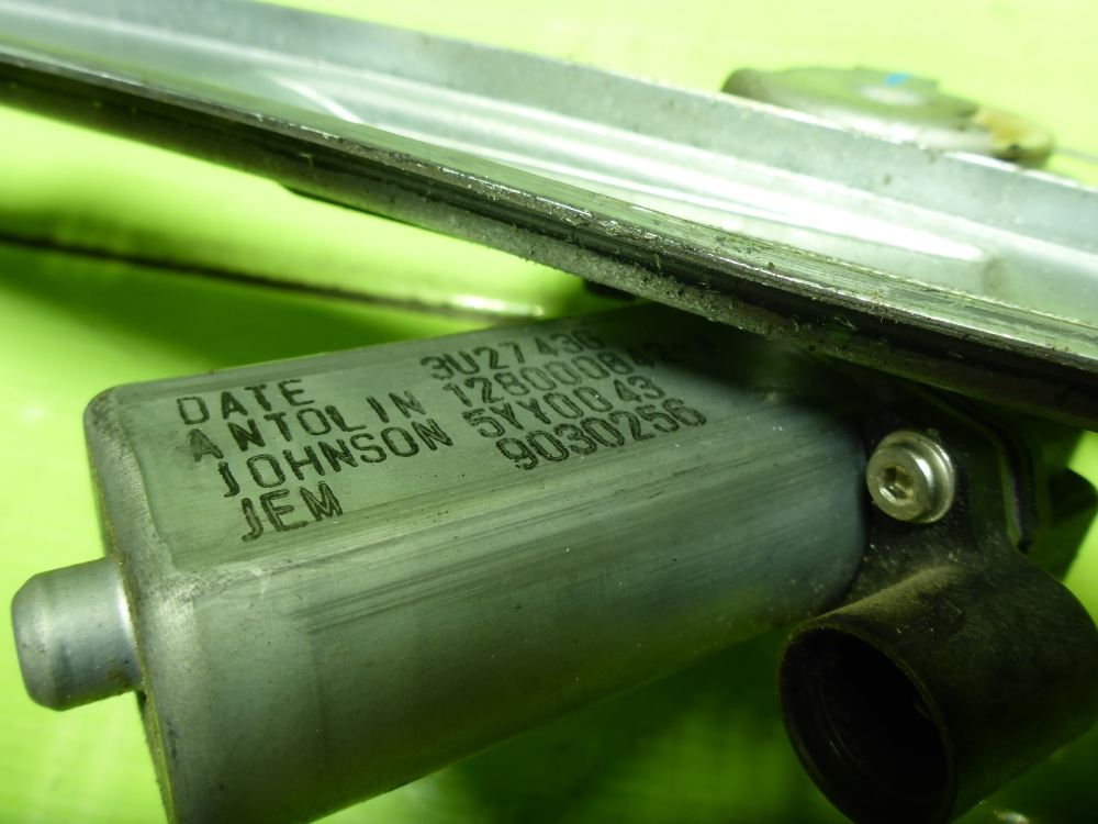 Стеклоподъемник электр. передний правый