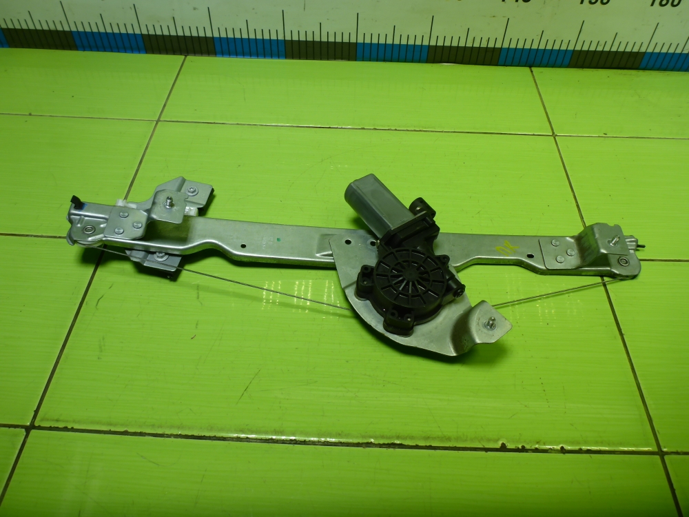 Стеклоподъемник электр. передний правый