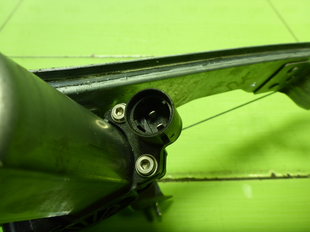 Стеклоподъемник электр. передний правый