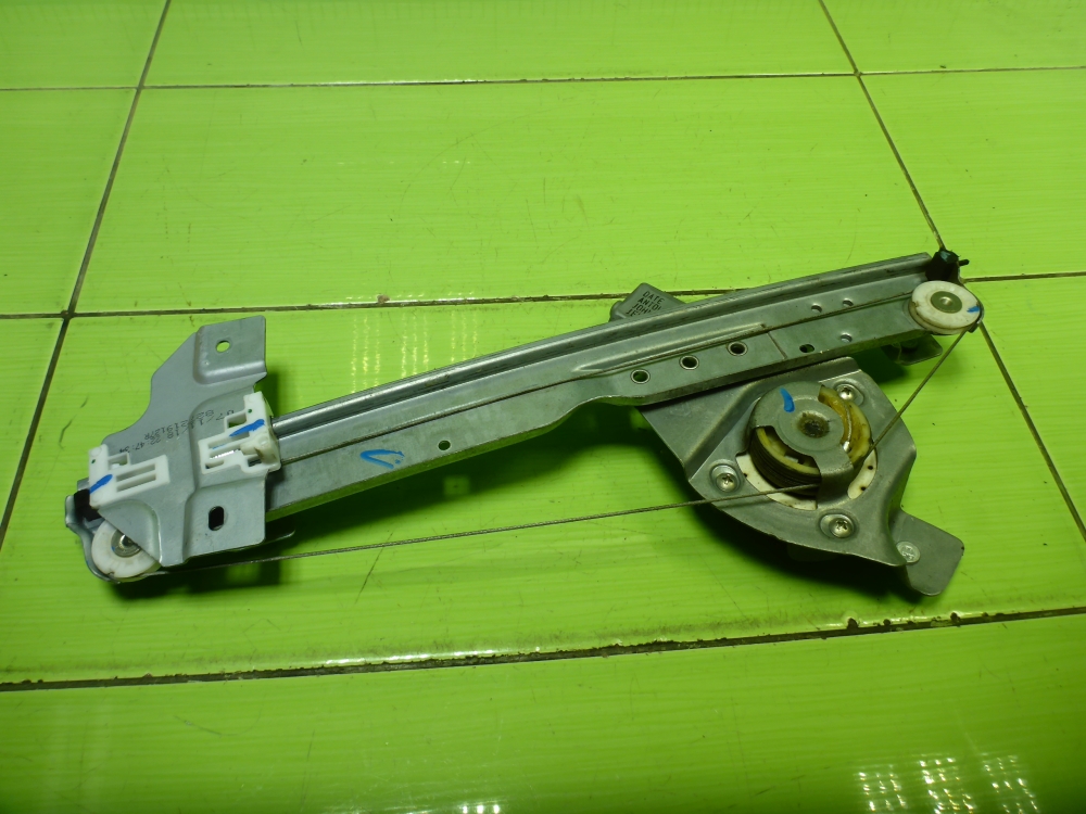 Стеклоподъемник электр. задний левый